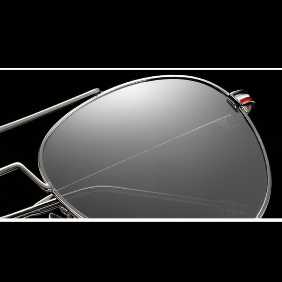 *Price Drop* Silver Mirrored Aviator Sunglass - Picture 6 of 6